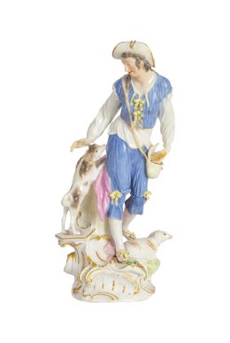 631.  Pastor vestido de azul, en porcelana esmaltada. Con marca en azul cobalto.Modelo de Michael Victor Acier, quien colaboró con Johann Joachim Kaendler.Meissen, h. 1770.