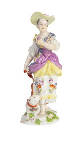 639.  Niña con oveja de porcelana esmaltada y guirnalda de flores. Según modelo de Johann Joachin Kaendler. Sin marcas.Meissen, S. XVIII.