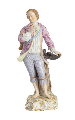 643.  Caballero.Figura escultórica de porcelana esmaltada.Meissen, (1860-1924).