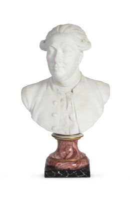 649.  Busto de biscuit y porcelana esmaltada. Con marcas en la base en azul bajo cubierta.Francia, Niederviller, (1770-1793).