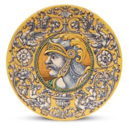 1327.  Plato de cerámica esmaltada de estilo renacentista en azul y amarillo con personaje masculino de perfil.Talavera, h. 1900.