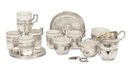 690.  Lote formado por:Juego de seis tazas de plata con depósito de porcelana, con sus platos. Con marcas. Matilde Espuñes, (1909-1950), en su estuche.Otro juego de seis tazas de plata de ley 916 con depósito de porcelana, con cuatro platos. Con marcas. Fernández y Veiga, S. XX.