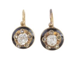 43.  Pendientes S. XIX con brillante central de talla antigua y 