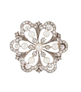 57.  Broche-colgante de ff. S. XIX con diseño de flor de diamant