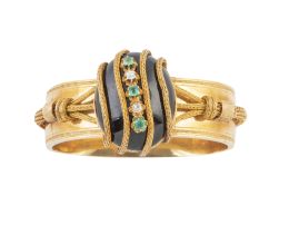 15.  Brazalete victoriano S. XIX con centro de guardapelo oval d