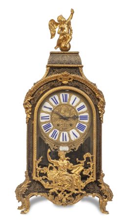 1299.  Reloj de estilo regencia de madera con marquetería boulle, 