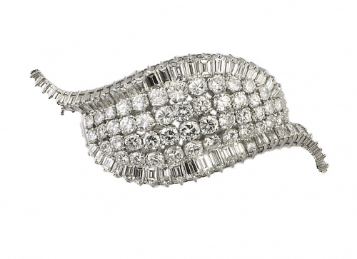 Elegante broche de brillantes, baguettes y trapecios con di