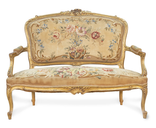 Sofá de estilo Luis XV de madera tallada y dorada, con tapi