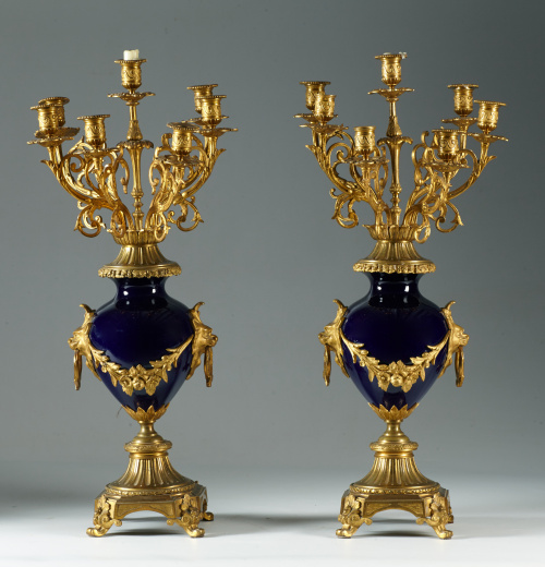 Pareja de candelabros Napoleón III de porcelana esmaltada d