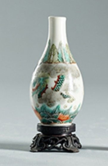 Snuff bottle de porcelana esmaltada.China, S. XVIII-XIX.