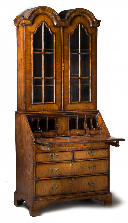 “Double-domed” “bureau-bookcase” Reina Ana de dos cuerpos e