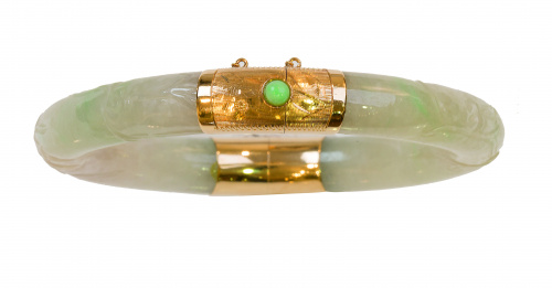 Brazalete circular en jade tallado con motivos vegetales co