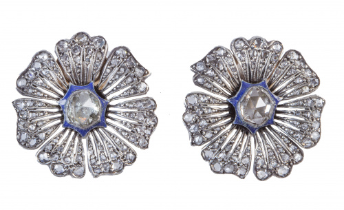 Pendientes flor de ff. S. XIX de diamantes y esmalte azul