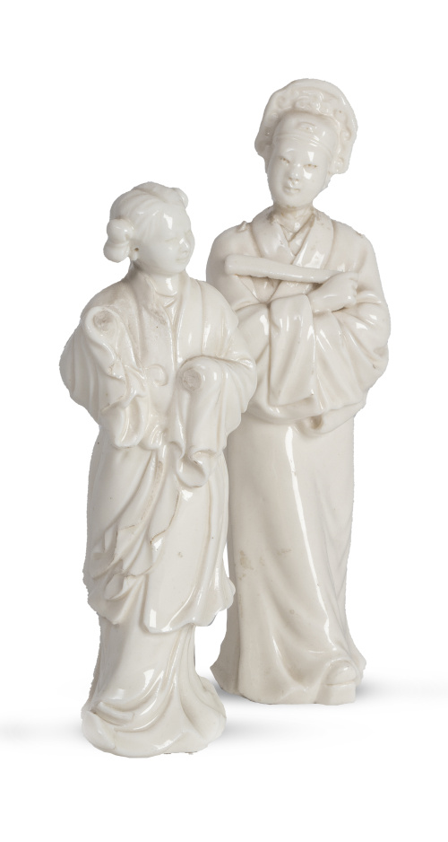 Dos figuras escultóricas de porcelana esmaltada tipo "Blanc