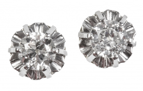 Pendientes dormilonas con brillantes que suman 1,10 ct apro