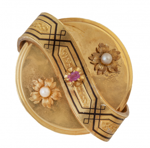 Broche circular S. XIX con dos flores de perlas finas later