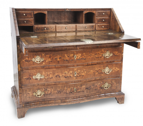 Bureau Carlos IV de madera de nogal, con marquetería del su