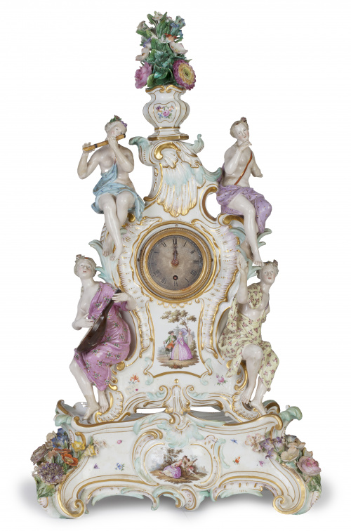 Reloj de sobremesa de porcelana esmaltada con decoración ti