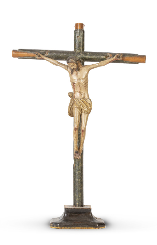 Cristo en la cruz.Escultura de madera tallada y policroma