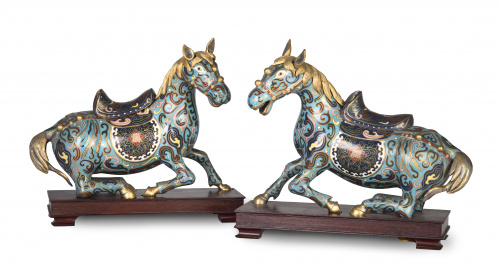 Pareja de caballos de bronce y esmalte cloisonné.China, S