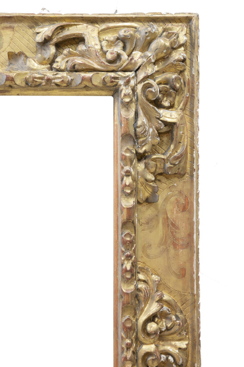Marco barroco de madera tallada y dorada, con decoración de