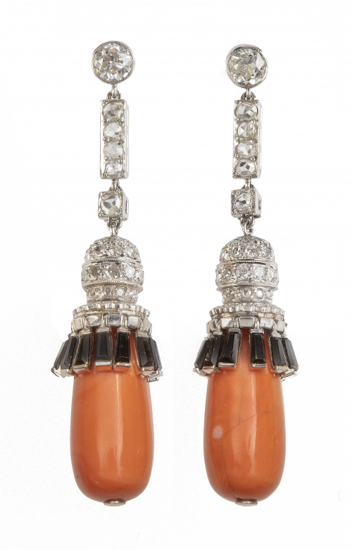 Pendientes largos estilo Art-Decó con perilla de coral deco