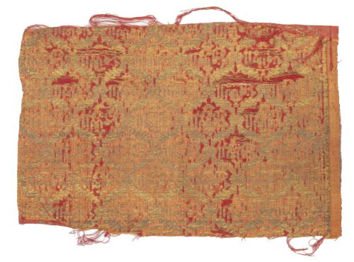 Bordado con decoración epigráfica en seda roja bordada con 