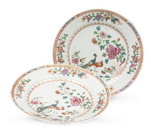 Pareja de platos de porcelana china de la familia rosa del 