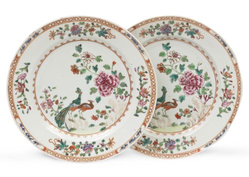 Pareja de platos de porcelana china de la familia rosa del 