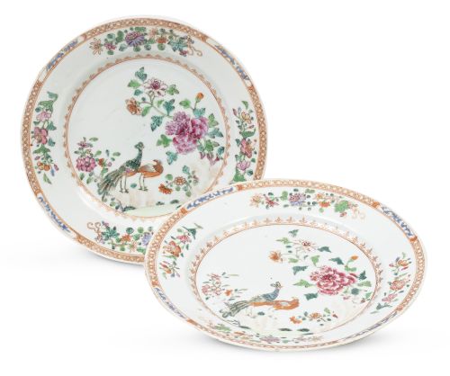 Pareja de platos de porcelana china de la familia rosa del 