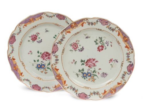 Pareja de platos en porcelana china para la exportación de 