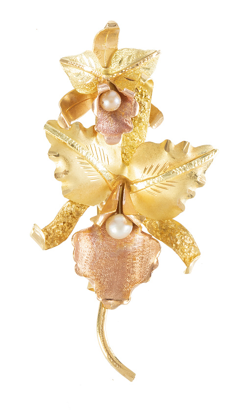 Broche con dos orquídeas realizadas en oro rosa y amarillo 