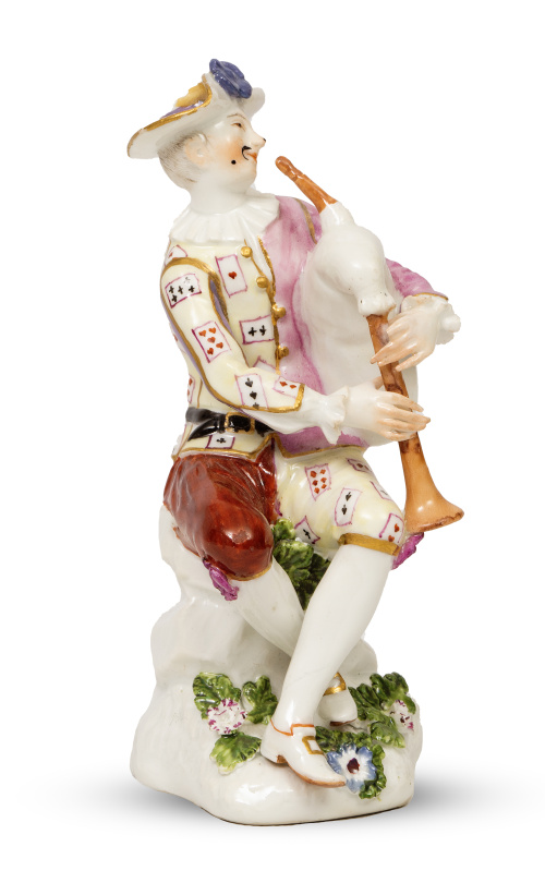 Figura masculina con gaita de porcelana esmaltada, siguiend