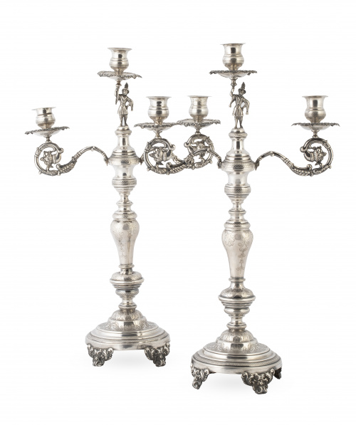 Pareja de candelabros de tres brazos de luz, de plata trans