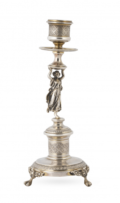 Candelero de plata con figura femenina en el fuste. Marcado