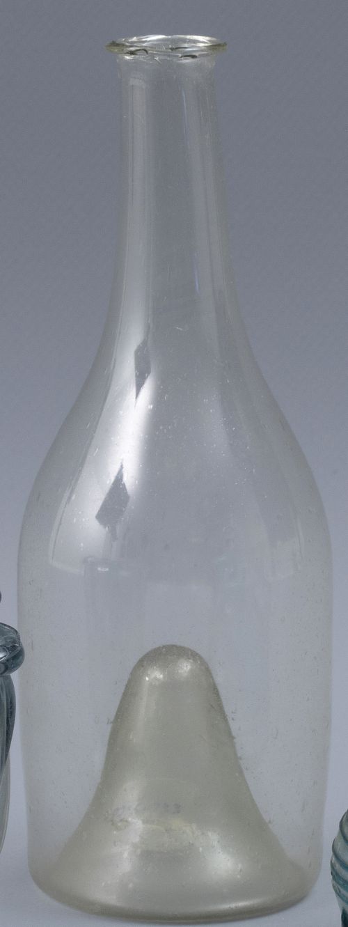 Botella de vidrio transparente soplado.Tarbajo catalán, S