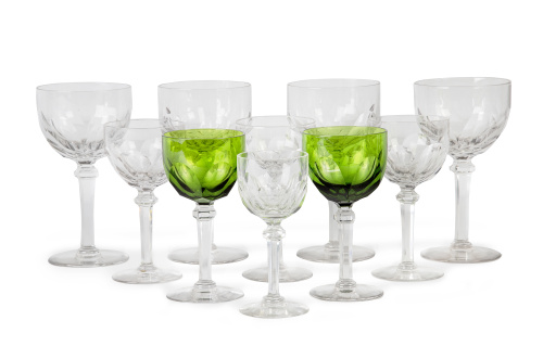Cristalería de copas de cristal incoloro y verde.S. XX.