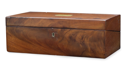 Caja-escritorio de viaje de madera y latón.Inglaterra, S.