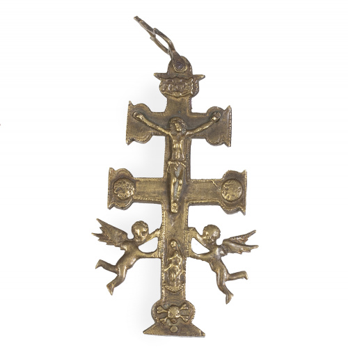 Cruz de Caravaca de bronce dorado. S. XVIII.