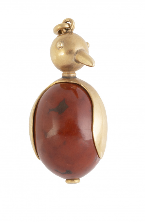 Colgante charm de pingüino de jaspe y oro 