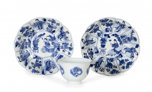 Pareja de platos cáscara de huevo en porcelana china azul y