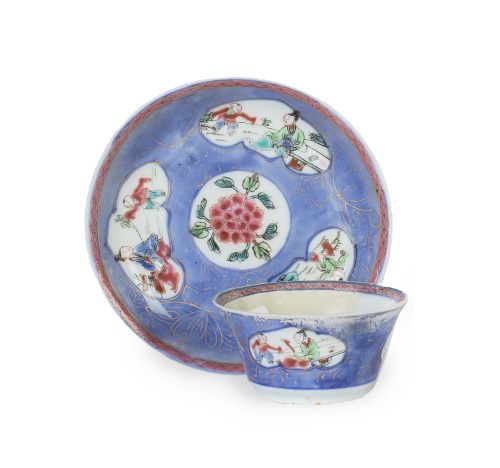 Taza de té con plato de porcelana esmaltada "powder blue".