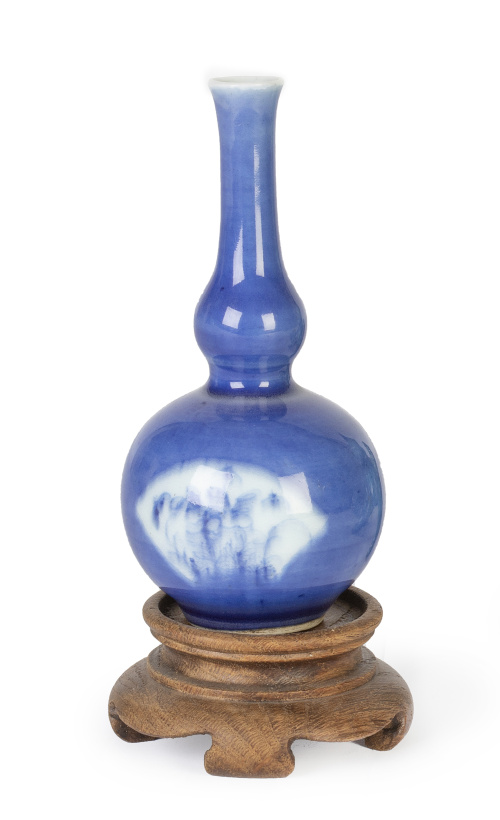 Botella de porcelana esmaltada en azul "Powder blue", con r