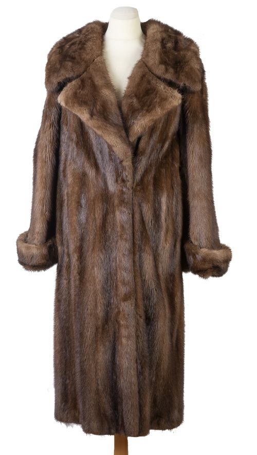 Abrigo de visón vintage con gran cuello de solapa y puños