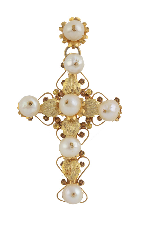 Cruz colgante en oro y perlas de perlas sobre hojas de oro 