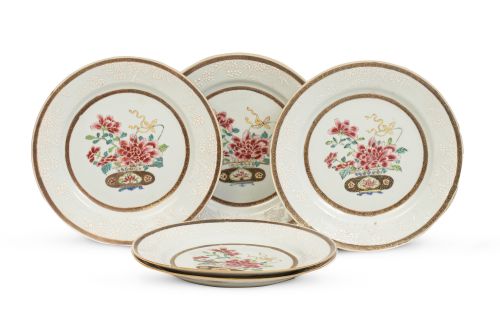 Juego de cinco platos de Compañia de Indias, de porcelana c