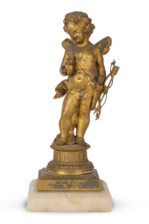 Cupido con flechas.Figura de bronce dorado sobre base de 