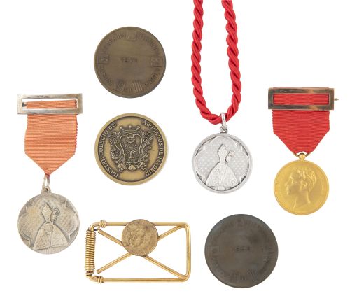 Conjunto de varias piezas (medallas, monedas) en plata y me