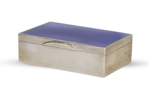 Caja de plata, con trabajo de "guilloché" en azul, ley 925.