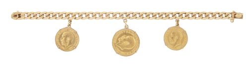 Pulsera de eslabones barbados con tres monedas colgantes de